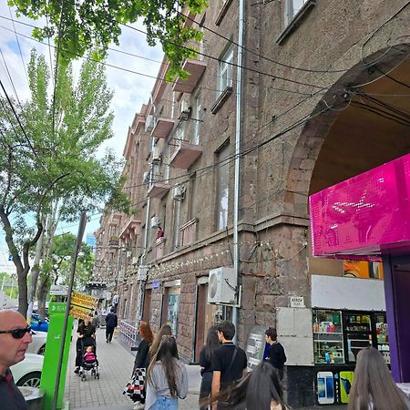 Прекрасная 4-Ех Комнатная Квартира В Самом Центре Erevan Esterno foto